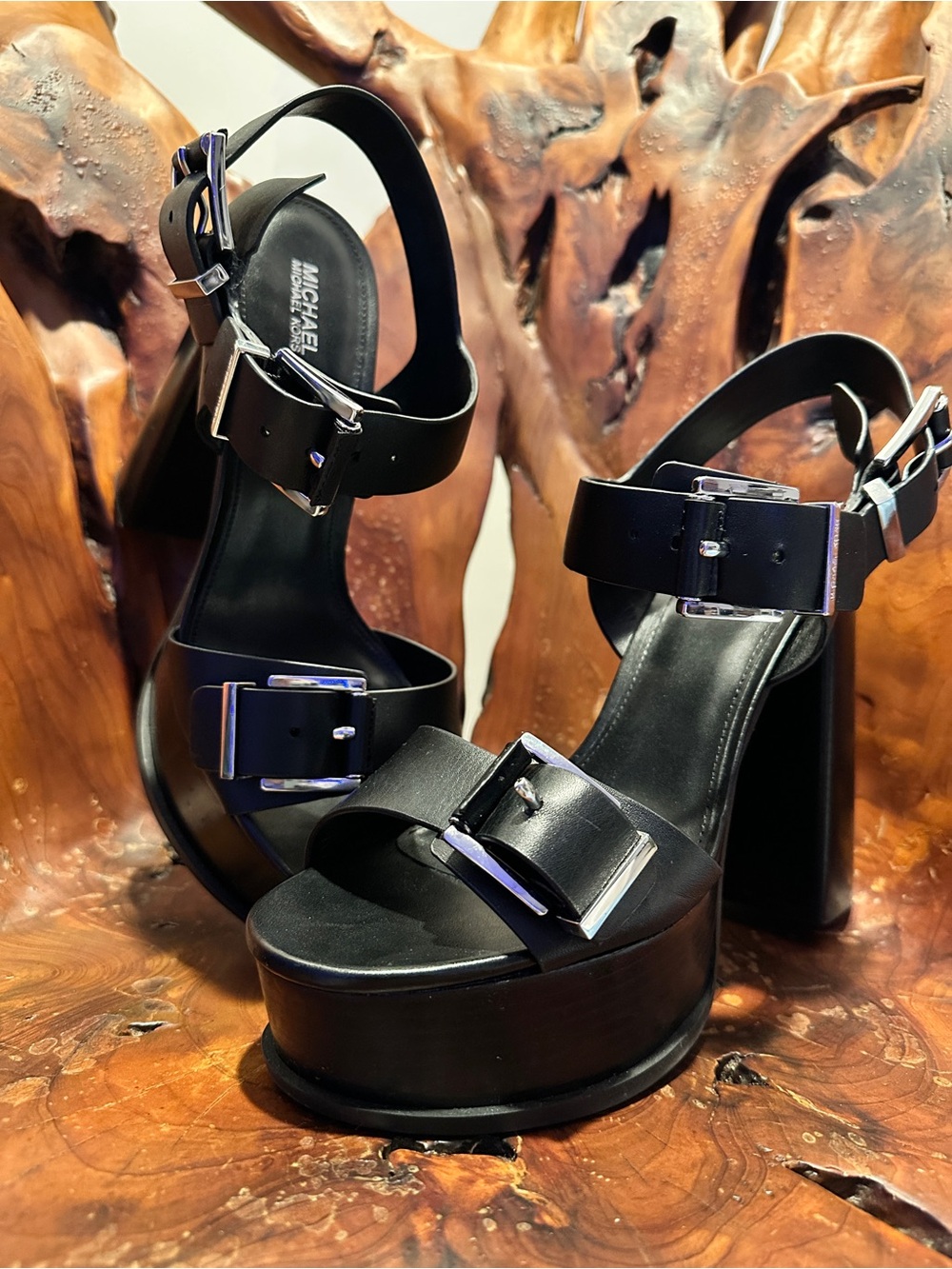 LIKE NEW 💫 Michael Kors Super Sexy Black Leather Platform Buckle Sandals Size 9